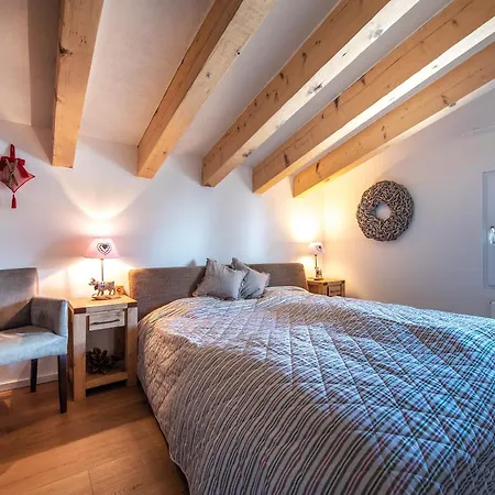 Rothornblick 65 By アパート